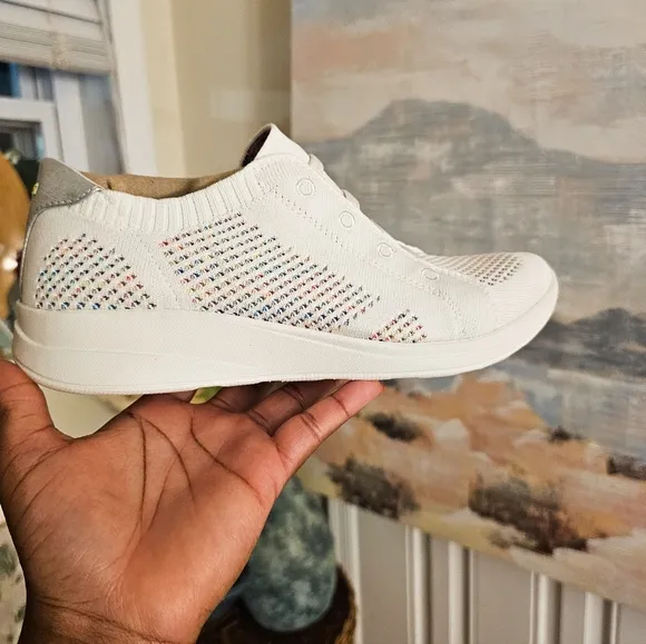 NEW BZEES White Speckled Slip-On Sneakers | Size 9.5 | Arch Support