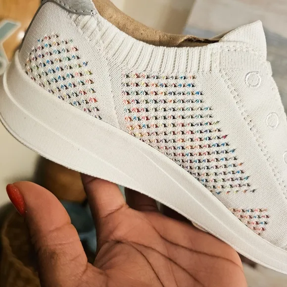 NEW BZEES White Speckled Slip-On Sneakers | Size 9.5 | Arch Support