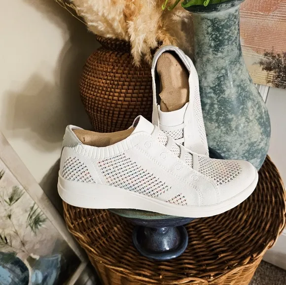 NEW BZEES White Speckled Slip-On Sneakers | Size 9.5 | Arch Support