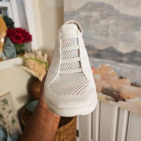 NEW BZEES White Speckled Slip-On Sneakers | Size 9.5 | Arch Support