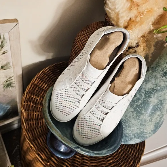 NEW BZEES White Speckled Slip-On Sneakers | Size 9.5 | Arch Support