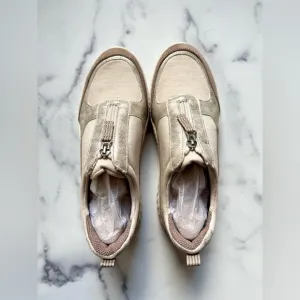 NEW Bzees Winner Washable Zipper Sneakers, Size 8