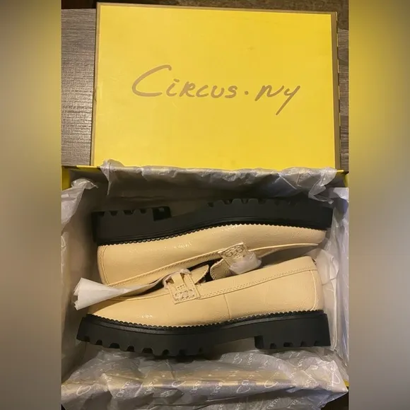 NEW- CIRCUS BY SAM EDELMANDeana Lug Sole Bit Loafers. Color: EGGSHELL. Size 6