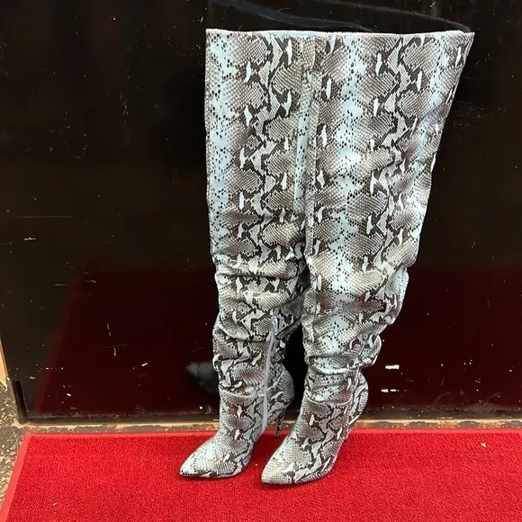 New Clea SHOEDAZZLE Blue snake faux leather slouch 4.75 thigh high boots sz 6.5