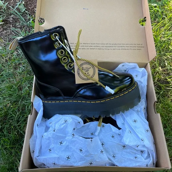 NEW Dr. Martens Vegan Jadon Max Platform Boots Size 10