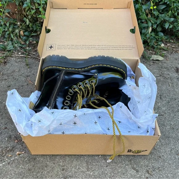 NEW Dr. Martens Vegan Jadon Max Platform Boots Size 10