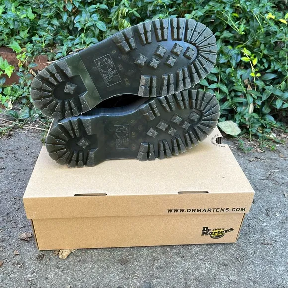 NEW Dr. Martens Vegan Jadon Max Platform Boots Size 10
