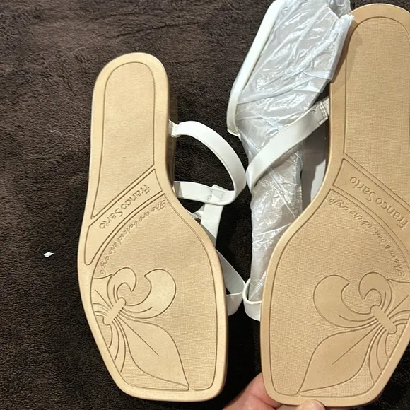 New Franco Sarto Sybil white strappy thong sandals sz 8.5 faux leather