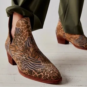 New Free People✨Animal Charm Double V Booties