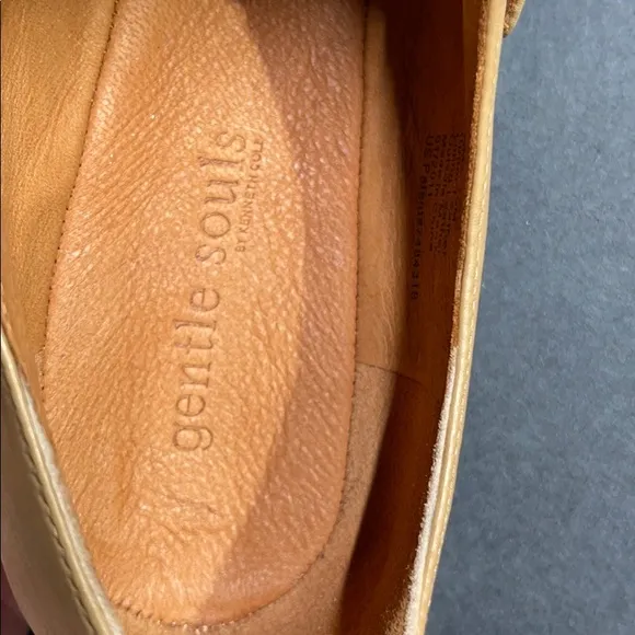 New in Box Gentle Souls Double Bet Soft Leather Flats Shoes w/ Expandable Strap