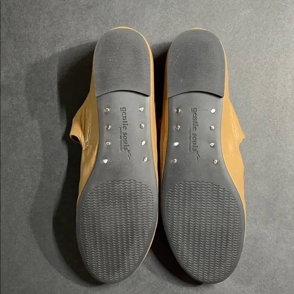 New in Box Gentle Souls Double Bet Soft Leather Flats Shoes w/ Expandable Strap
