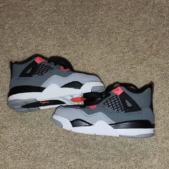 New Jordan 4 Sz 8c