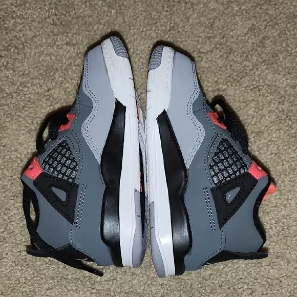 New Jordan 4 Sz 8c