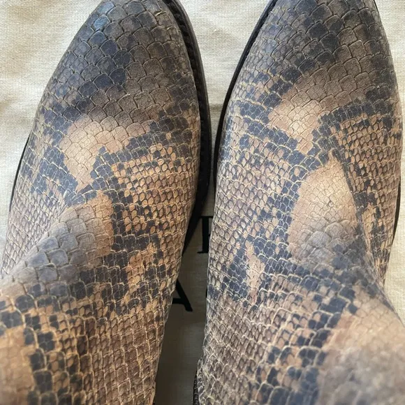 NEW LIBERTY BLACK Brown Ankle Boots with Snake Pattern Made in Mexico Never Worn