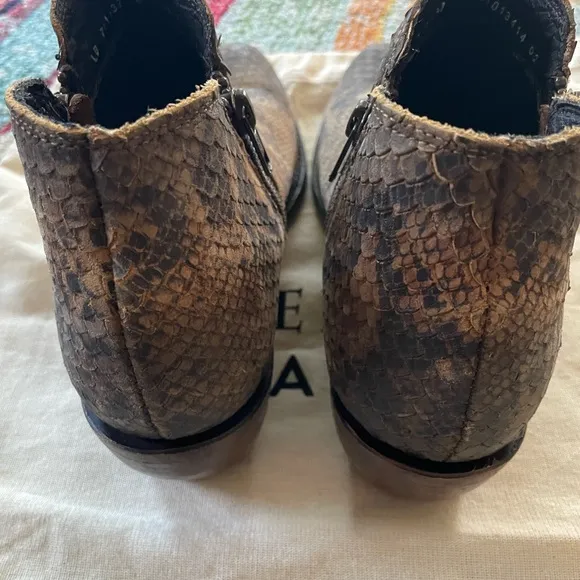 NEW LIBERTY BLACK Brown Ankle Boots with Snake Pattern Made in Mexico Never Worn