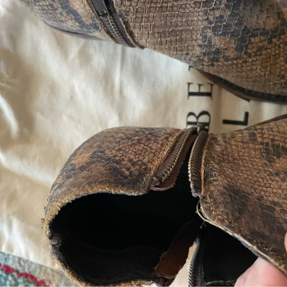 NEW LIBERTY BLACK Brown Ankle Boots with Snake Pattern Made in Mexico Never Worn