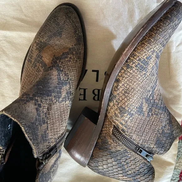 NEW LIBERTY BLACK Brown Ankle Boots with Snake Pattern Made in Mexico Never Worn