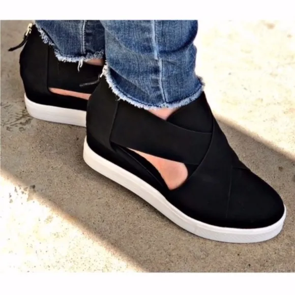 NEW Luxe Comfy Black Vegan Leather Hidden Heel Zipper Back Sneakers!