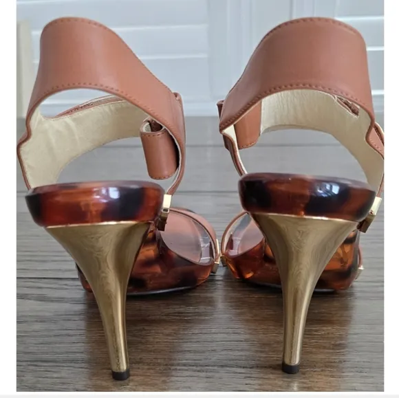 New 🐆 Michael Kor New Lani Sandal BrownLeather w/ Gold Emblems and Heel Size 10