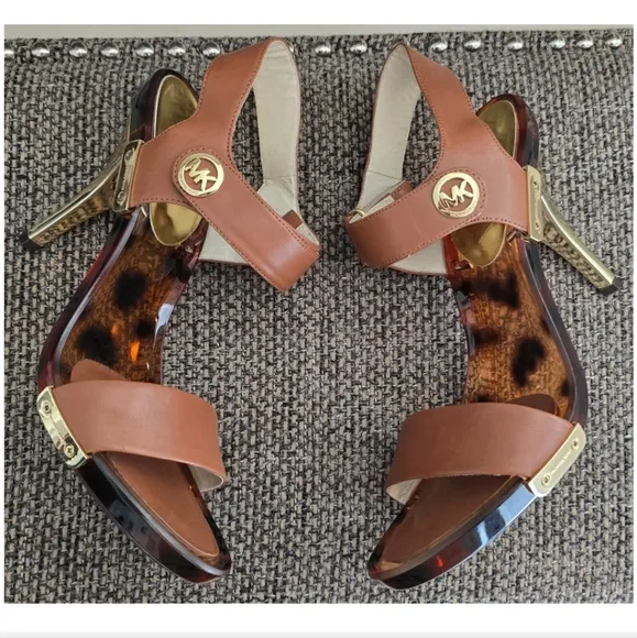 New 🐆 Michael Kor New Lani Sandal BrownLeather w/ Gold Emblems and Heel Size 10