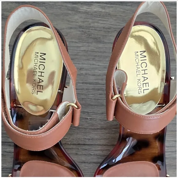 New 🐆 Michael Kor New Lani Sandal BrownLeather w/ Gold Emblems and Heel Size 10