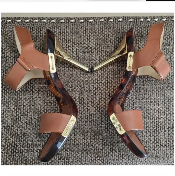 New 🐆 Michael Kor New Lani Sandal BrownLeather w/ Gold Emblems and Heel Size 10