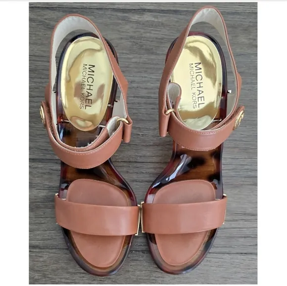 New 🐆 Michael Kor New Lani Sandal BrownLeather w/ Gold Emblems and Heel Size 10