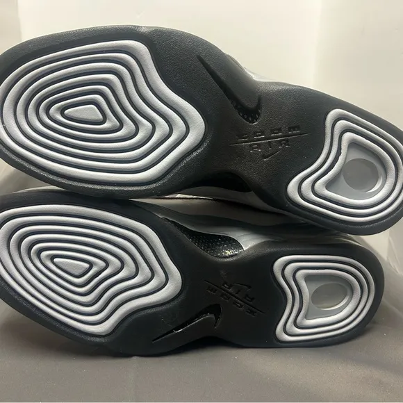NEW Nike  AIR PENNY II  SZ  MEN'S SZ 12.5/WMNS SZ 14. Brand new.