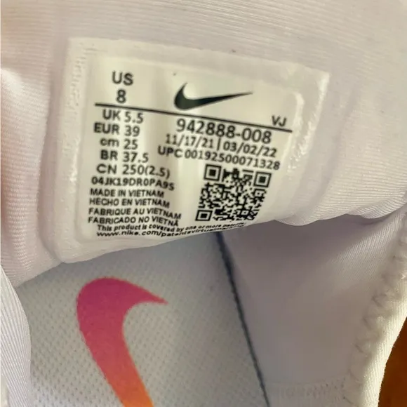 NEW Nike Womens Free TR 8 Athletic Workout Running Sneakers Black WhiteFuchsia