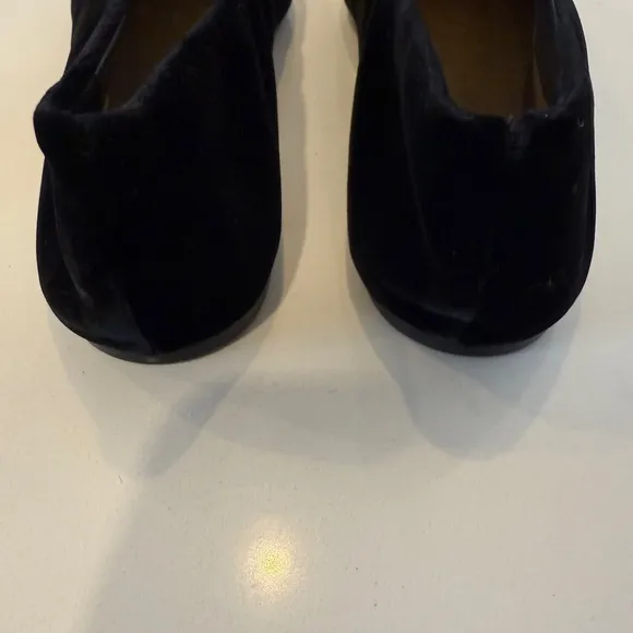 NEW Saint Laurent Gio Velvet Flat in Black Almond Toe 39/8.5-9