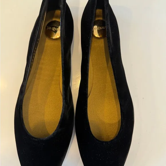 NEW Saint Laurent Gio Velvet Flat in Black Almond Toe 39/8.5-9