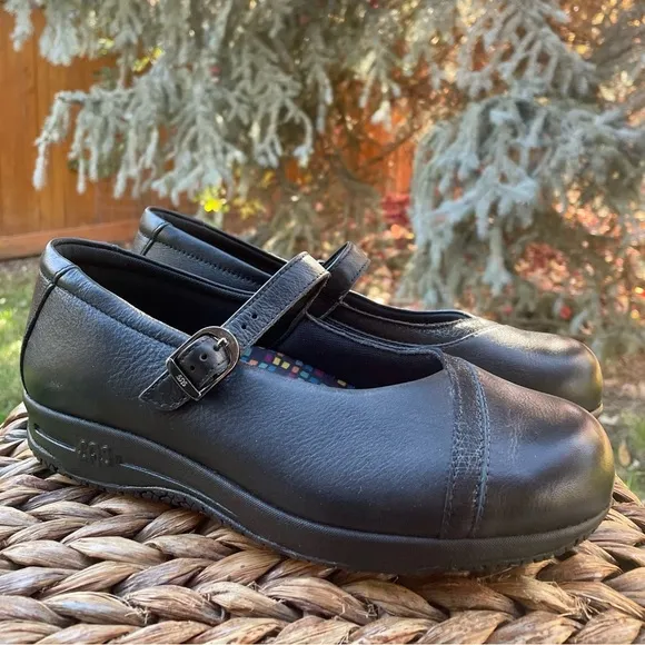 NEW SAS Clare Black Leather Mary Jane Professional Comfort Loafer. Women size 8
