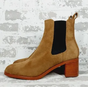 NEW Steve Madden Rhiannon Chelsea Brown Suede Block Heel Ankle Boots V336