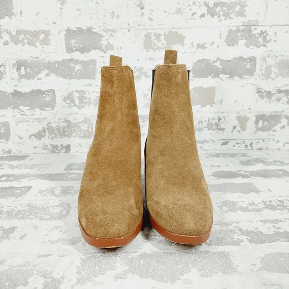 NEW Steve Madden Rhiannon Chelsea Tan Suede Block Heel Ankle Boots D614