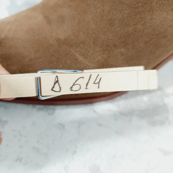NEW Steve Madden Rhiannon Chelsea Tan Suede Block Heel Ankle Boots D614