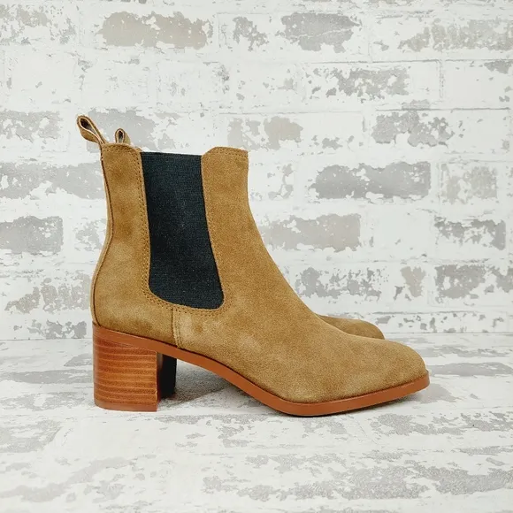 NEW Steve Madden Rhiannon Chelsea Tan Suede Block Heel Ankle Boots D614