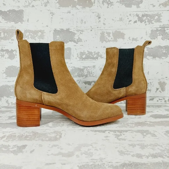 NEW Steve Madden Rhiannon Chelsea Tan Suede Block Heel Ankle Boots D614