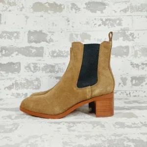 NEW Steve Madden Rhiannon Chelsea Tan Suede Block Heel Ankle Boots D614