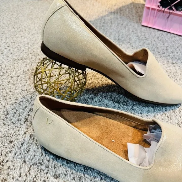NEW- Vionic Willa II Cream Flats Metallic Gold Women’s Size 12