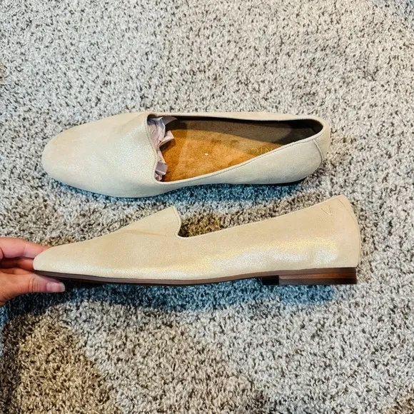 NEW- Vionic Willa II Cream Flats Metallic Gold Women’s Size 12