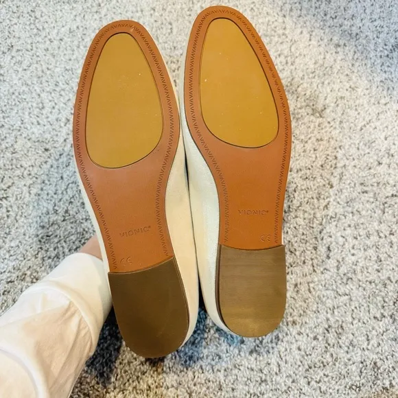 NEW- Vionic Willa II Cream Flats Metallic Gold Women’s Size 12