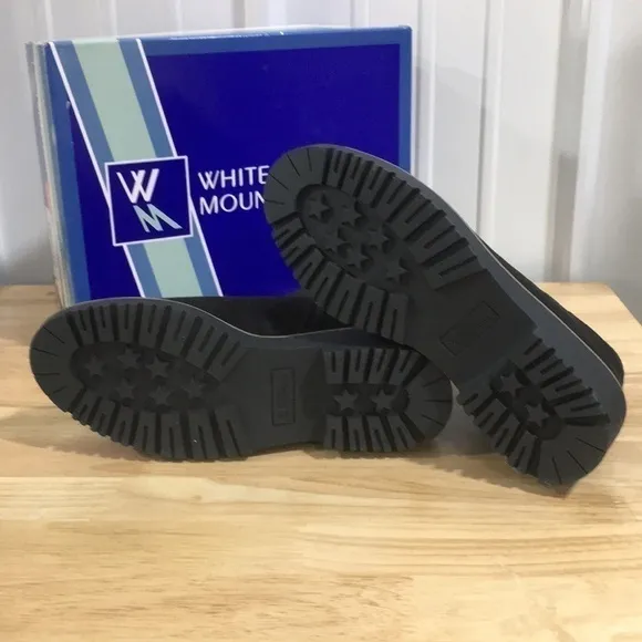 New WB Woman’s White Mountain Wide Width Boots