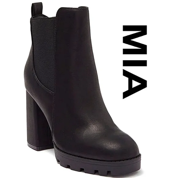 New w/o Box MIA Zarah Lug Sole Pull-On Black Platform Ankle Boots Size 9
