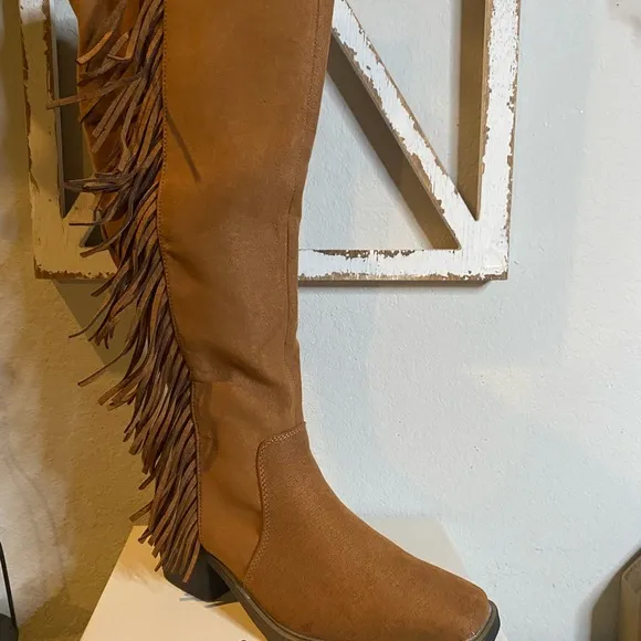 New Women’s SO Cognac Knee High Fringe Boots Size 8 WC Wide Calf Boho Western