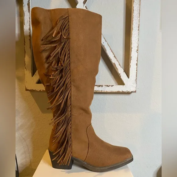 New Women’s SO Cognac Knee High Fringe Boots Size 8 WC Wide Calf Boho Western