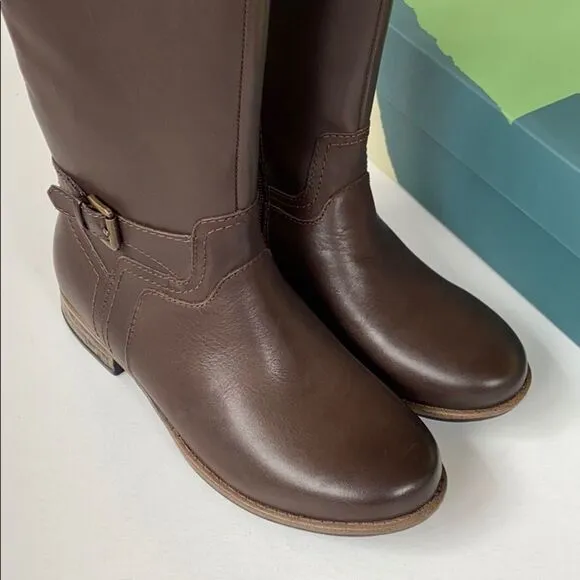 NEW Earth Brand leather boots