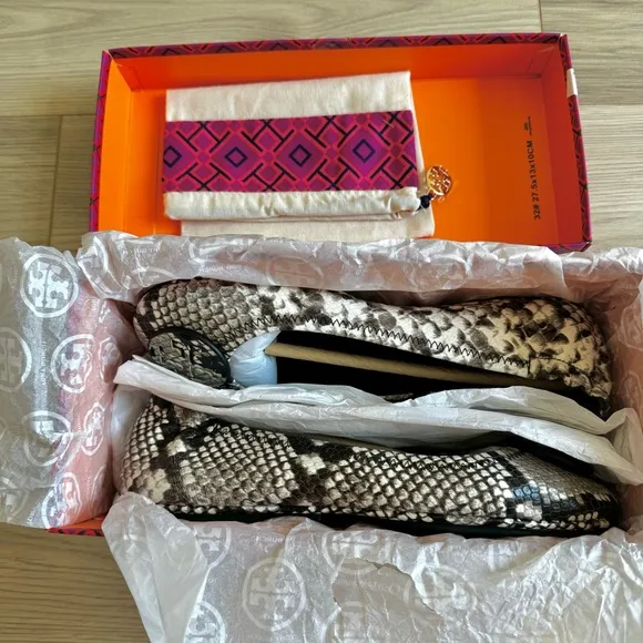 ☀️NEW☀️Tory Burch Minnie Travel Flats Snake Printed
