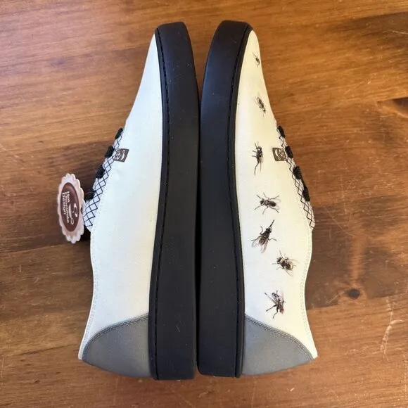 NIB Hot Chocolate Designs Buzzing Bee 11 lace Up Sneaker Shoes Whimsical Nature