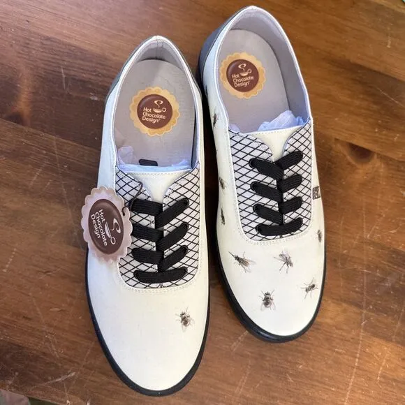 NIB Hot Chocolate Designs Buzzing Bee 11 lace Up Sneaker Shoes Whimsical Nature