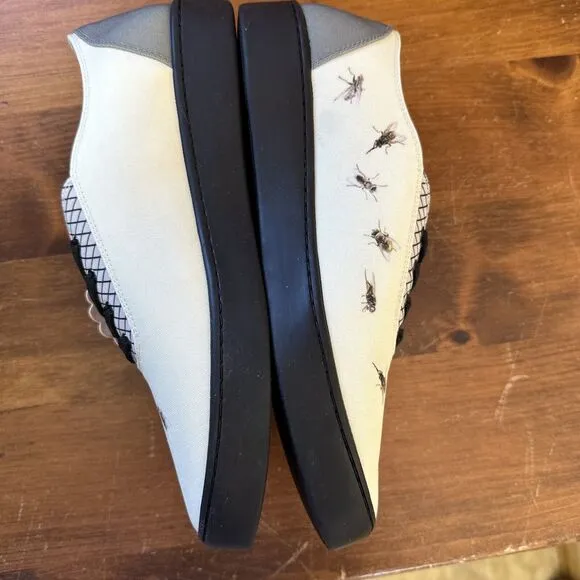NIB Hot Chocolate Designs Buzzing Bee 11 lace Up Sneaker Shoes Whimsical Nature